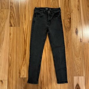 COS black skinny jeans in Size 27